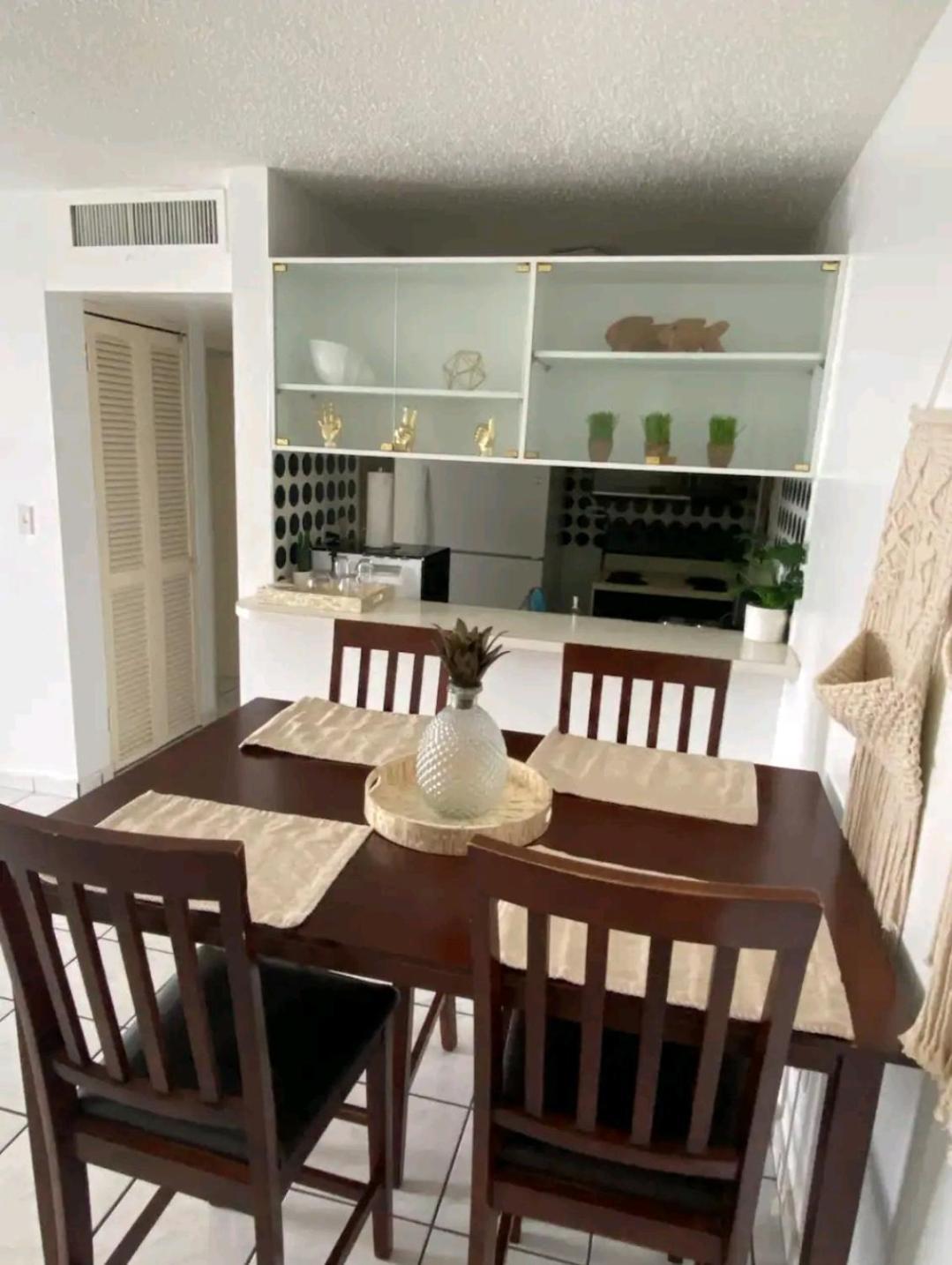 Marbella Apartments Сан-Хуан Экстерьер фото